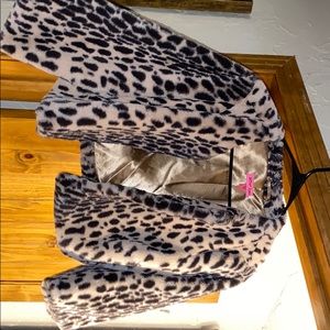 Mini sweeter three-quarter links sleeves.